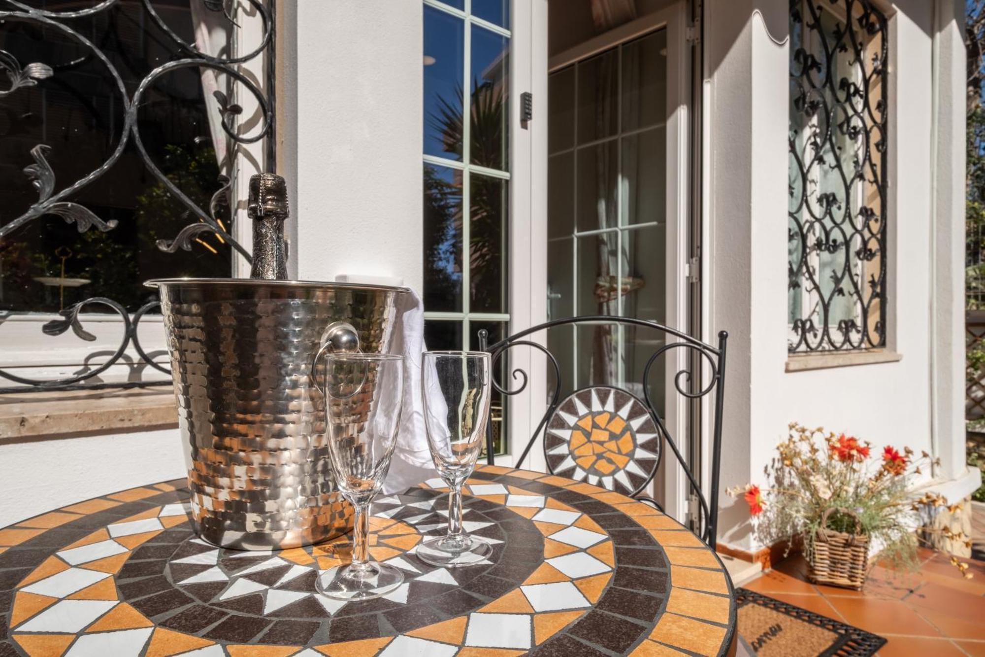 Elegante Villa Lu' Centro Citta A 10 Minuti Dal Mare Cagliari Buitenkant foto